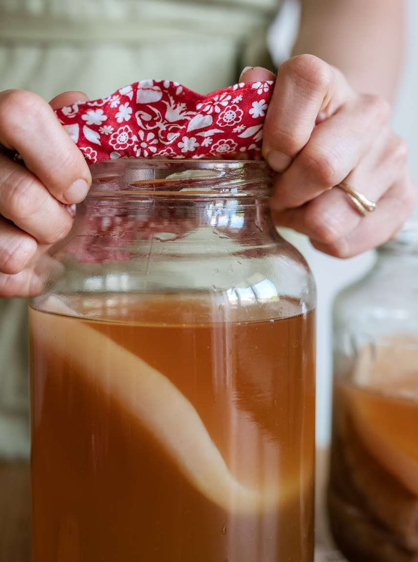 SCOBY kombucha üveg lekötése